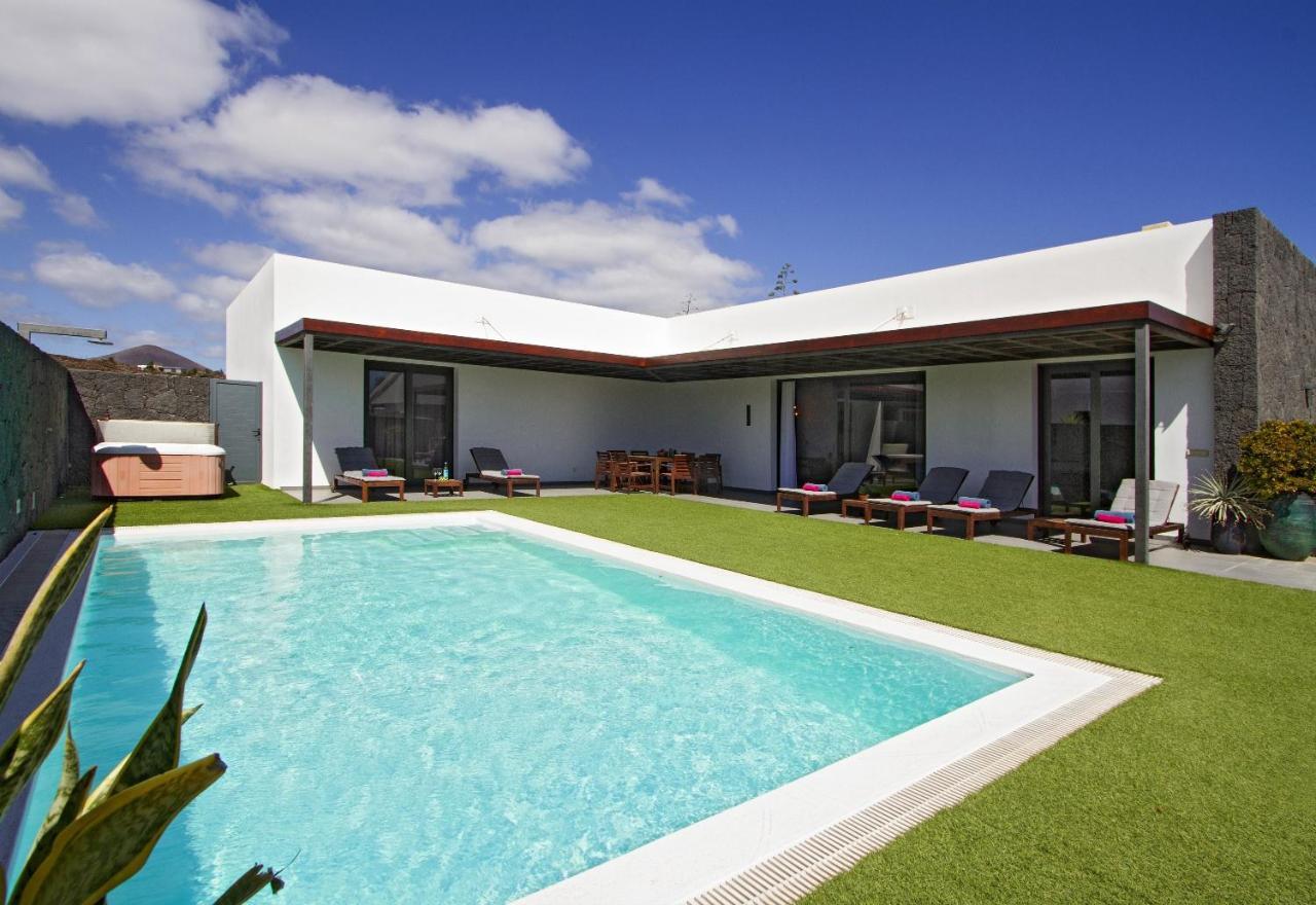 Luxury Los Mojones Villa Short Walk To Old Town Private Heated Pool Villa Los Mojones Angie Puerto Del Carmen Тіас Екстер'єр фото
