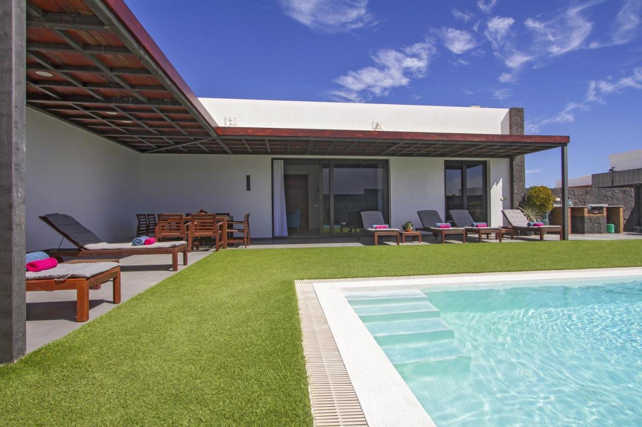 Luxury Los Mojones Villa Short Walk To Old Town Private Heated Pool Villa Los Mojones Angie Puerto Del Carmen Тіас Екстер'єр фото