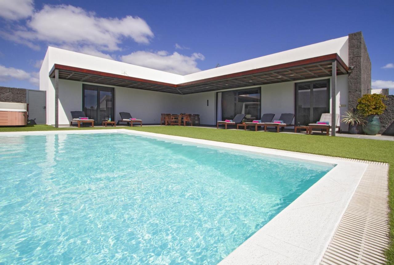 Luxury Los Mojones Villa Short Walk To Old Town Private Heated Pool Villa Los Mojones Angie Puerto Del Carmen Тіас Екстер'єр фото